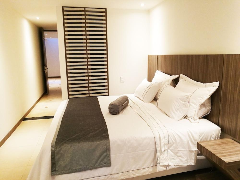 Aparta Suites Torre Poblado photo 4