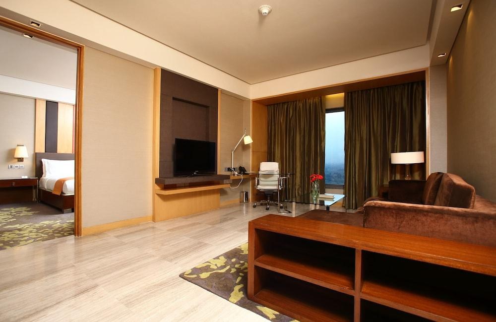 Holiday Inn Hotel New Delhi Noida Mayur photo 2