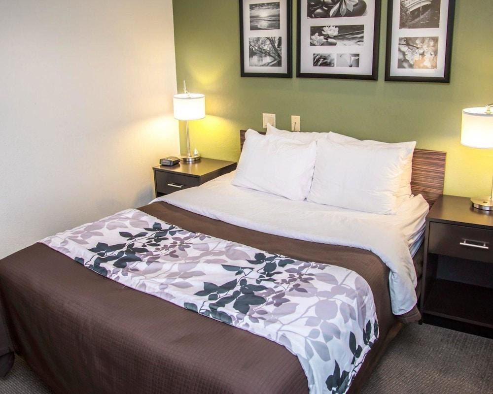 SLEEP INN UNIVERSITY PLACE photo 2
