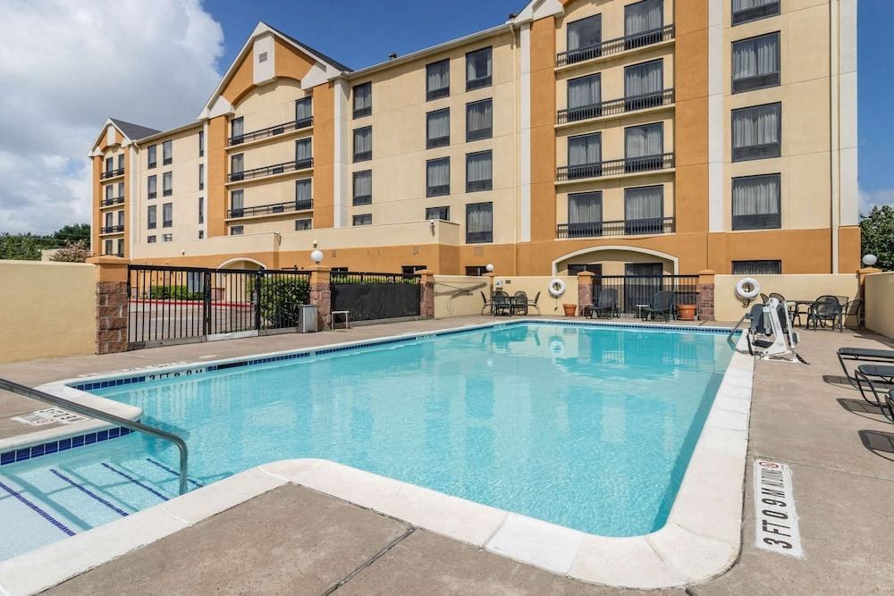 COMFORT INN HWY. 290/NW photo 4