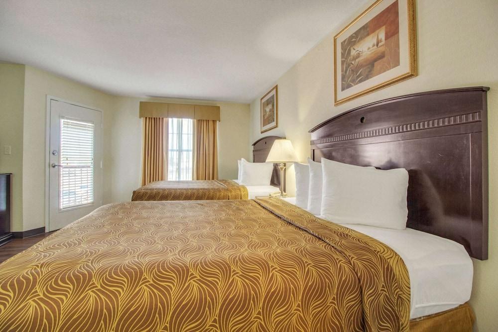 MAINSTAY SUITES TEXAS MEDICAL CENTER/RELIANT PARK photo 4