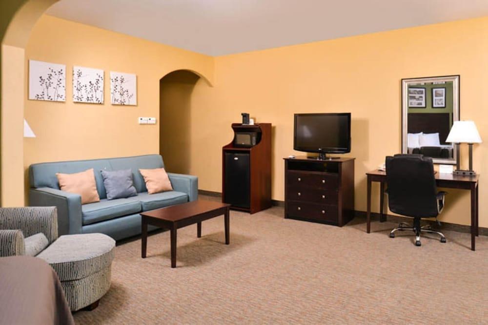 SLEEP INN & SUITES photo 2