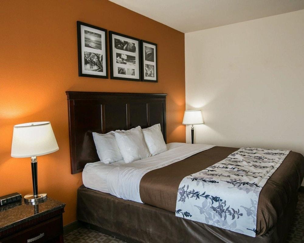 SLEEP INN & SUITES HWY 290/NW FREEWAY photo 2