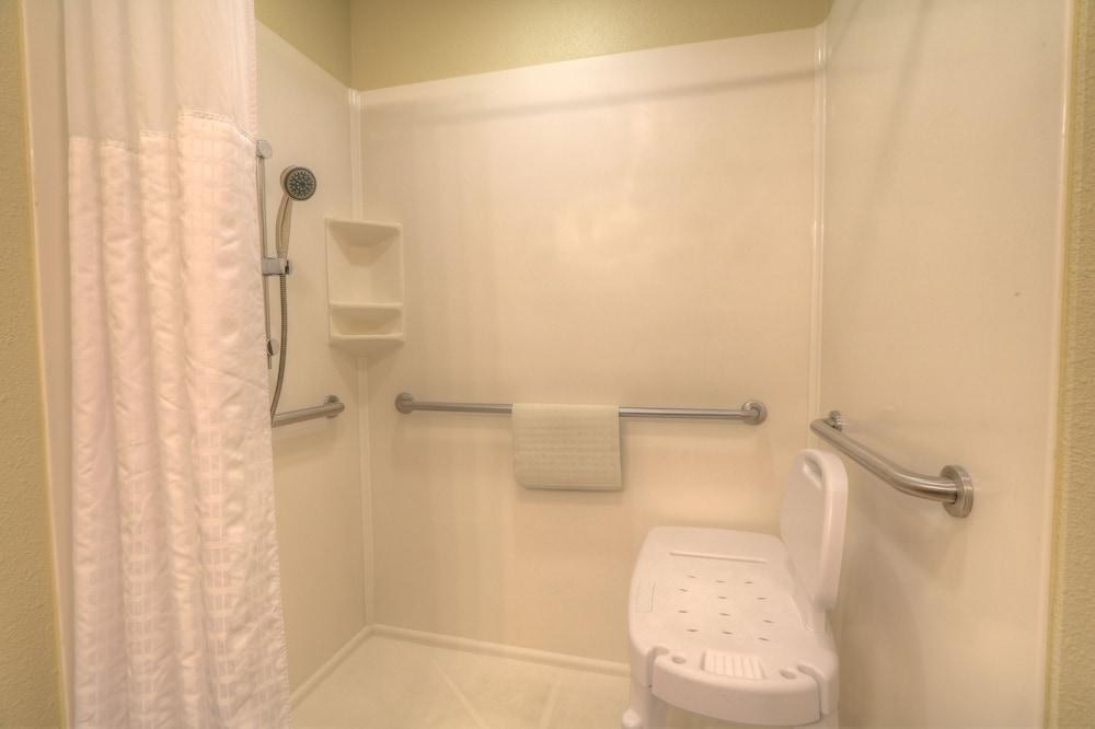 COMFORT INN & SUITES AT DOLLYWOOD LANE photo 3