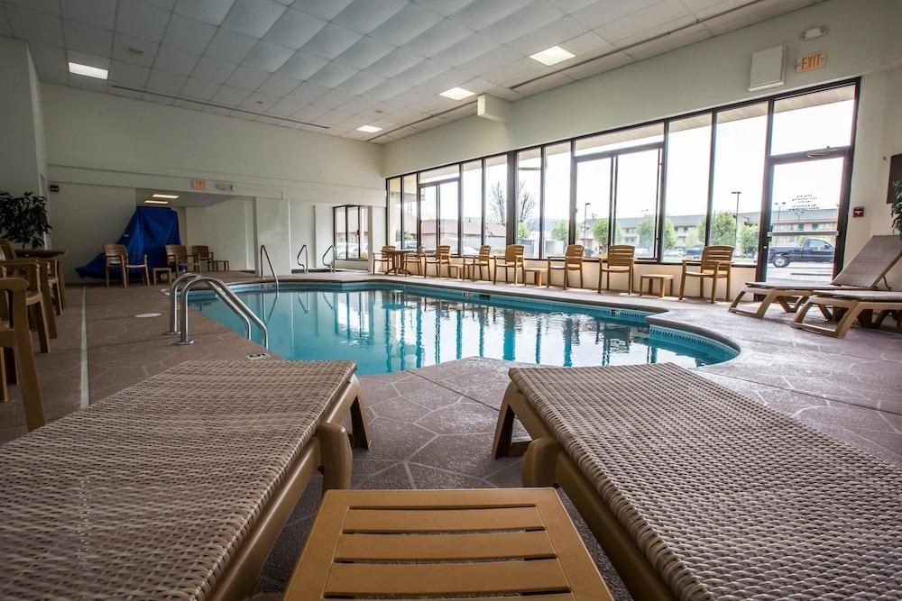 COMFORT INN & SUITES AT DOLLYWOOD LANE photo 4