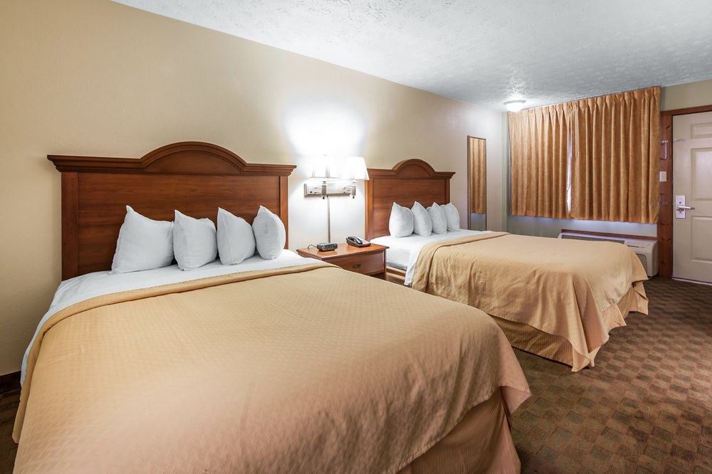 QUALITY INN & SUITES AT DOLLYWOOD LANE