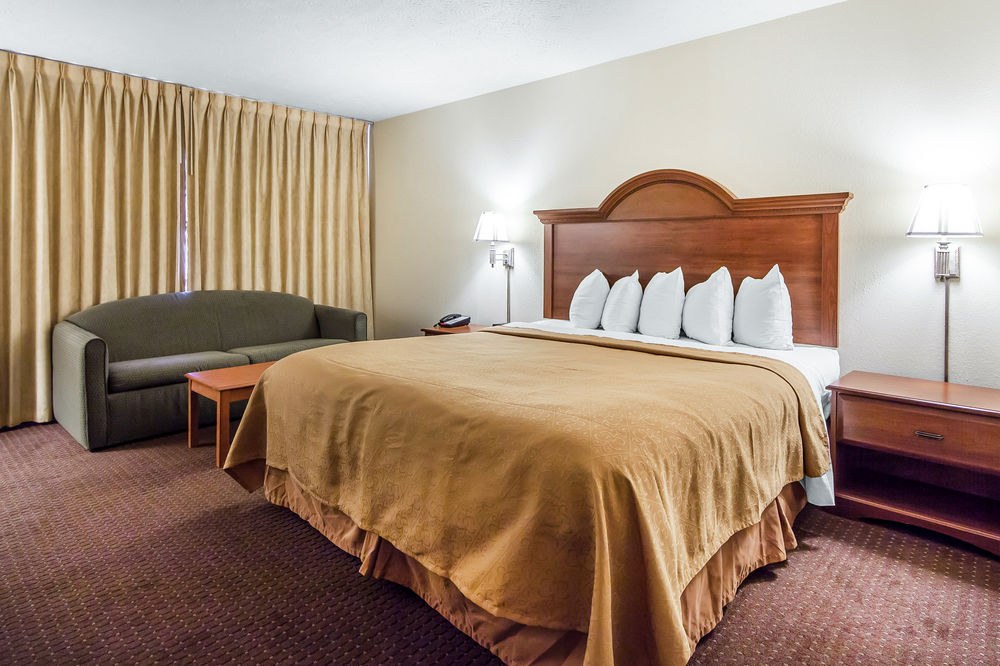 QUALITY INN & SUITES AT DOLLYWOOD LANE photo 1