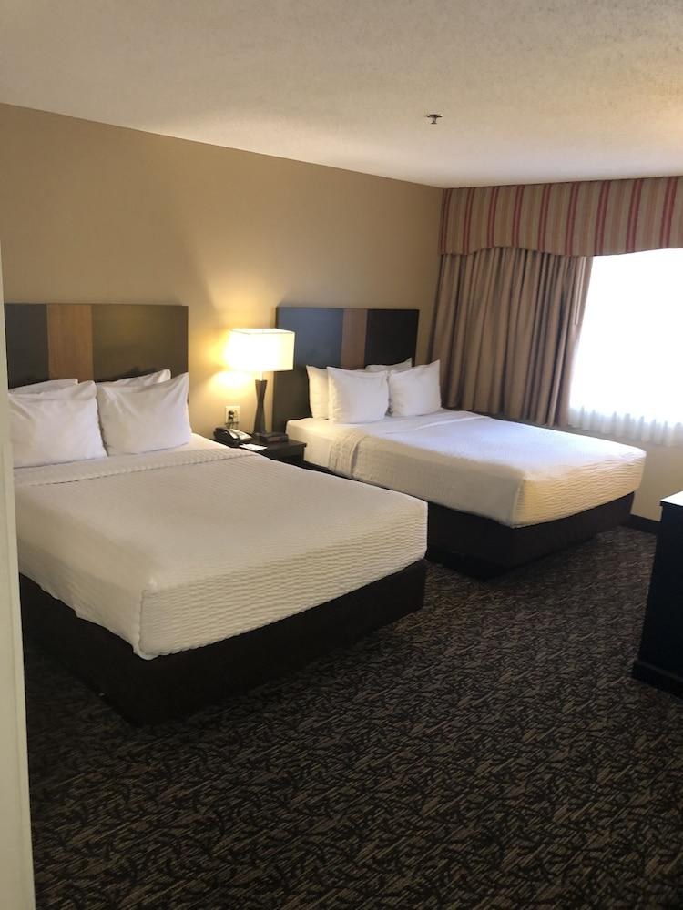 MAINSTAY SUITES CONFERENCE CENTER photo 3