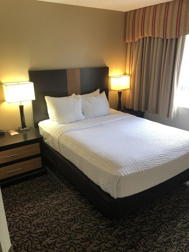 MAINSTAY SUITES CONFERENCE CENTER photo 4