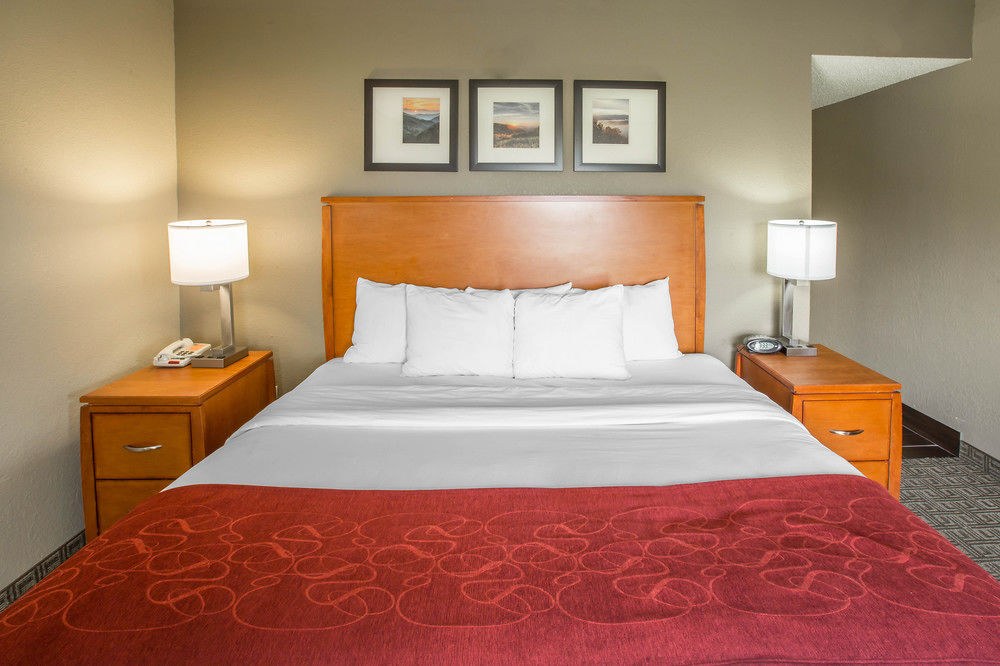 COMFORT SUITES photo 1