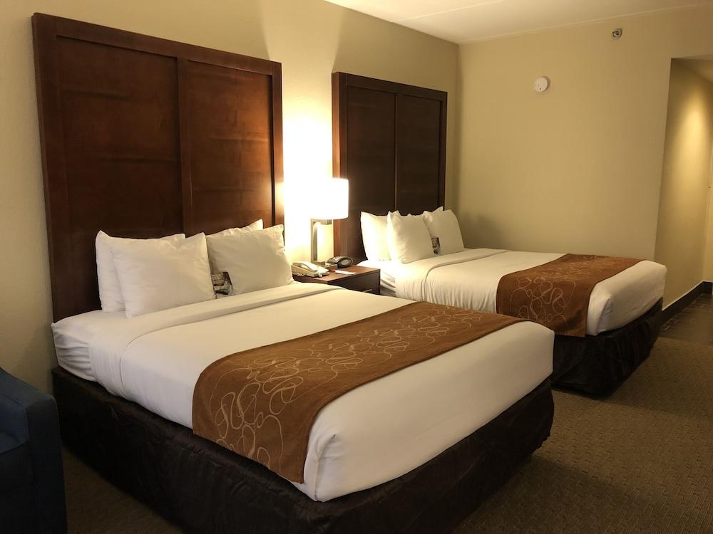 COMFORT SUITES photo 2