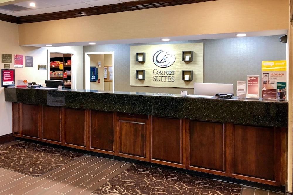 COMFORT SUITES photo 4