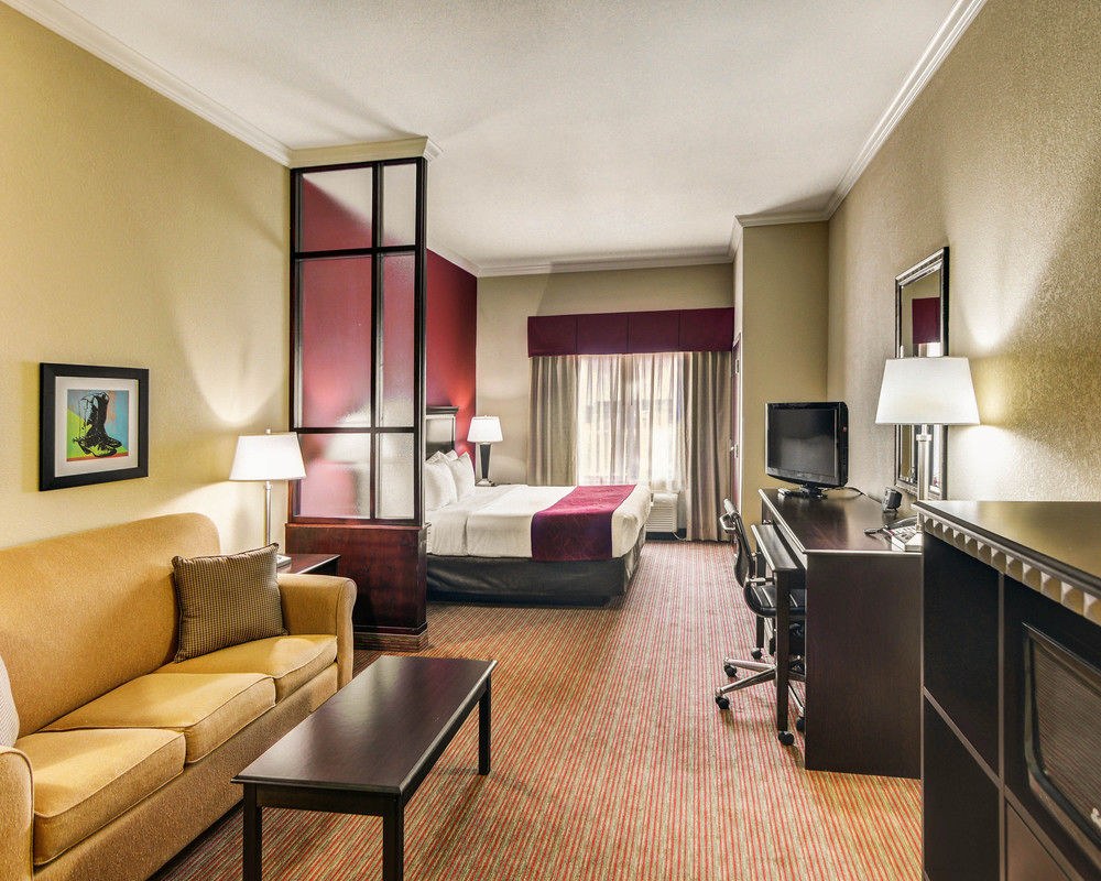 COMFORT SUITES photo 1