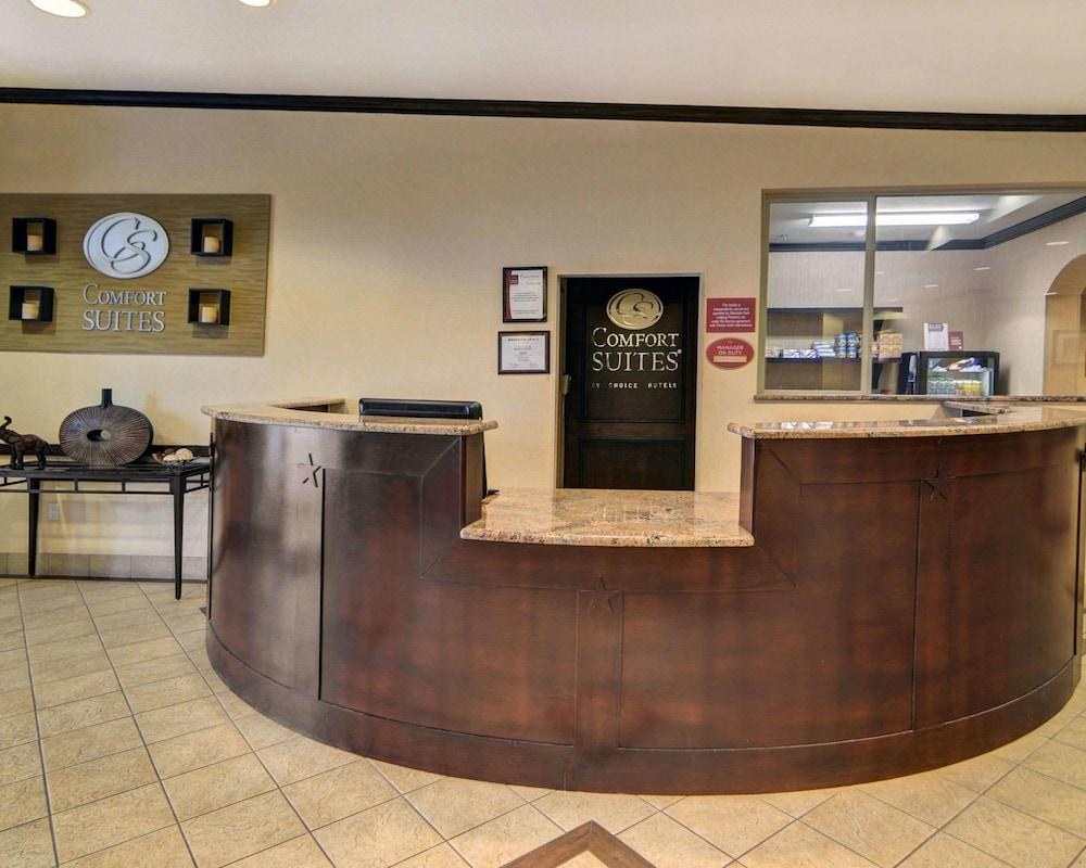 COMFORT SUITES photo 4
