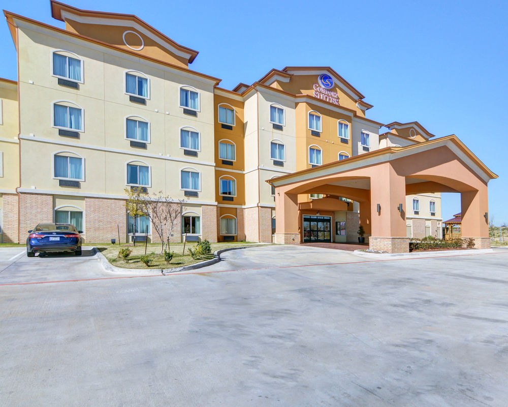 COMFORT SUITES AT LAKE WORTH photo 1