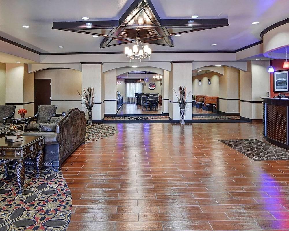 COMFORT SUITES AT LAKE WORTH photo 2