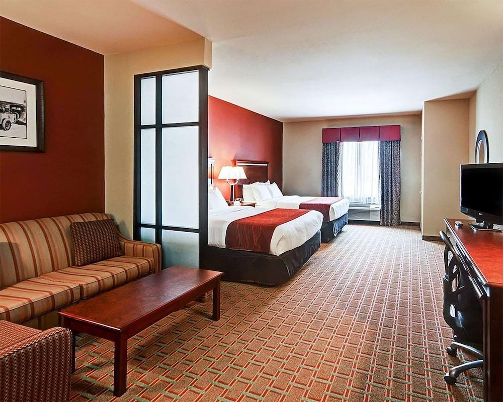 COMFORT SUITES AT LAKE WORTH photo 3