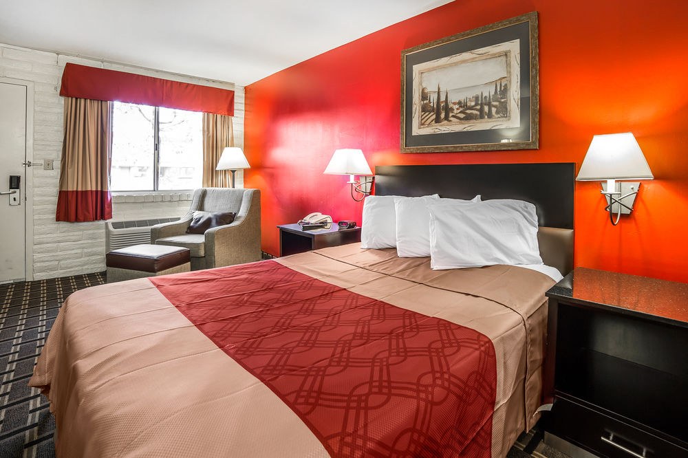 ECONO LODGE DOWNTOWN