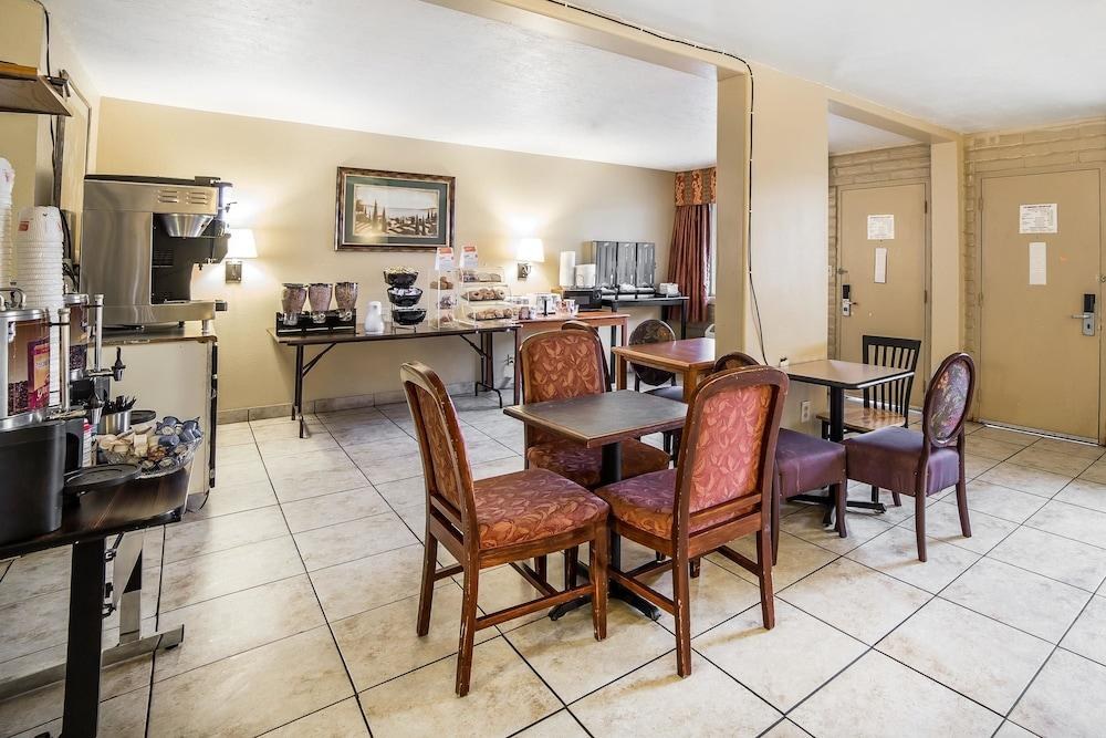 ECONO LODGE DOWNTOWN photo 3