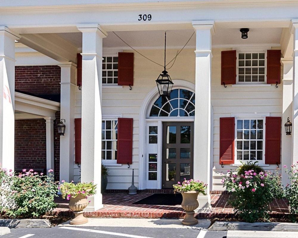RODEWAY INN HISTORIC photo 2