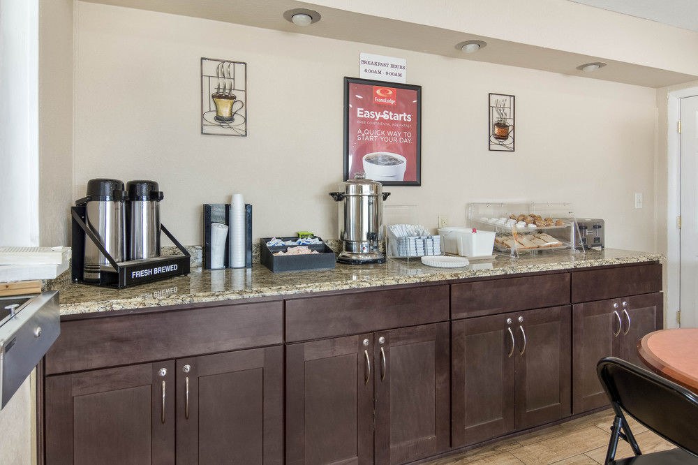 ECONO LODGE TOWN CENTER