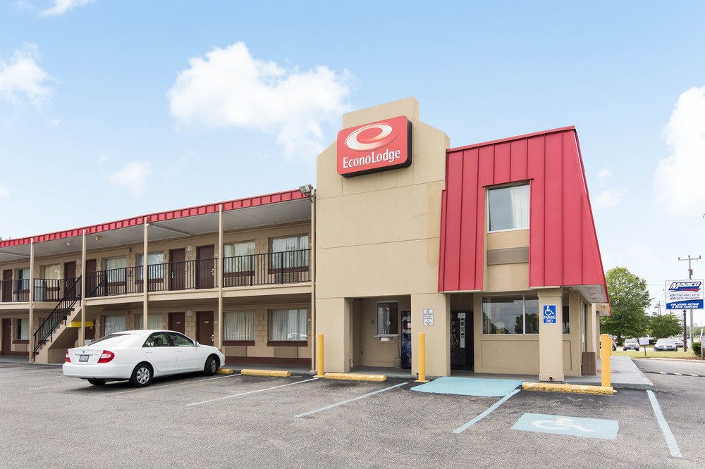 ECONO LODGE TOWN CENTER photo 1