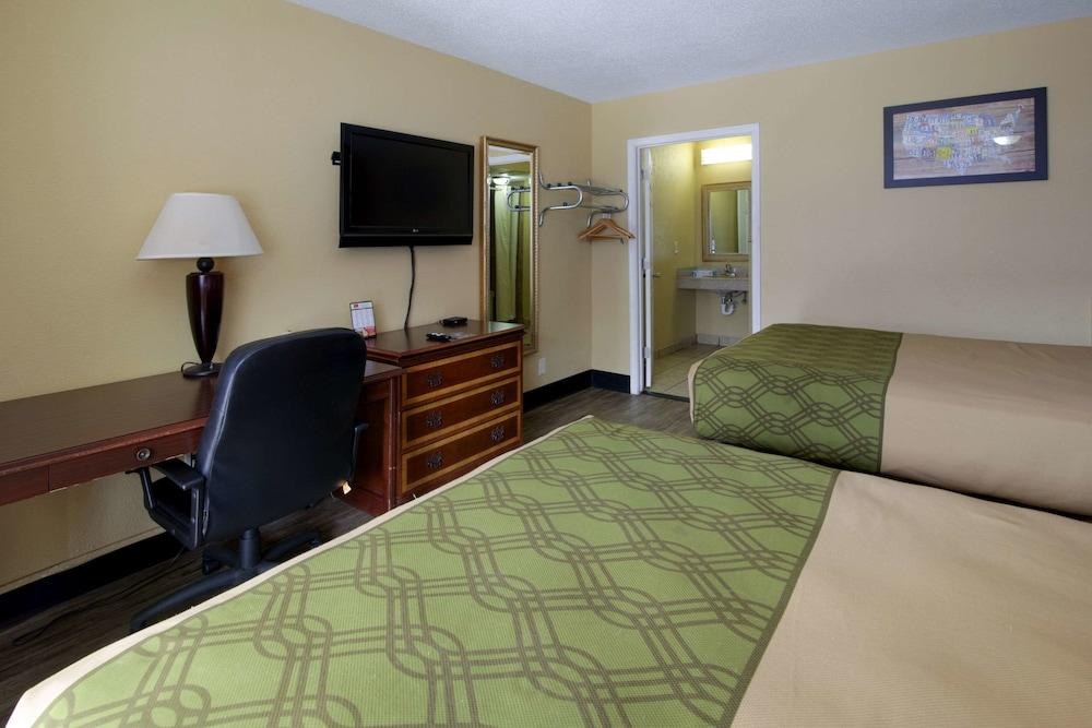 ECONO LODGE TOWN CENTER photo 3