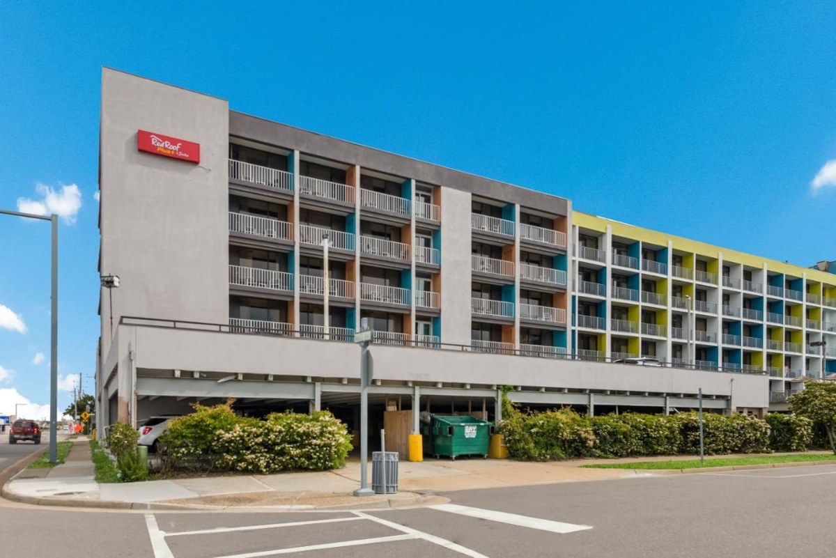 Red Roof PLUS+ & Suites Virginia Beach - Seaside