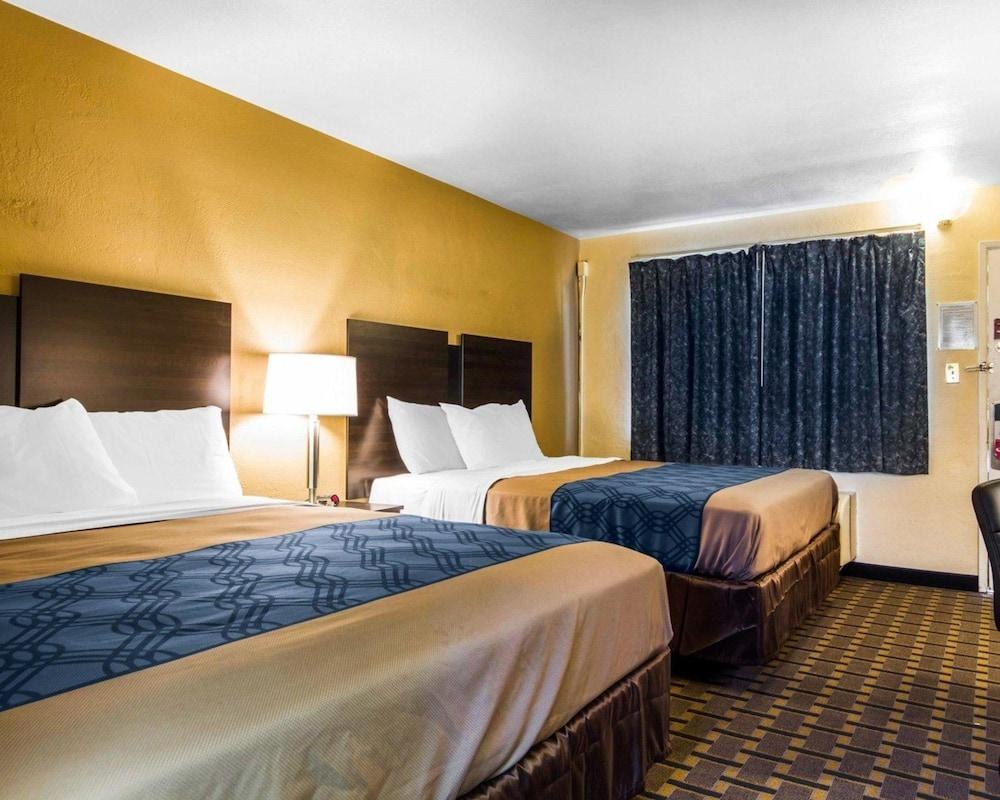 ECONO LODGE SACRAMENTO CONVENTION CENTER photo 2