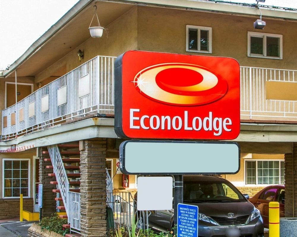 ECONO LODGE SACRAMENTO CONVENTION CENTER photo 3
