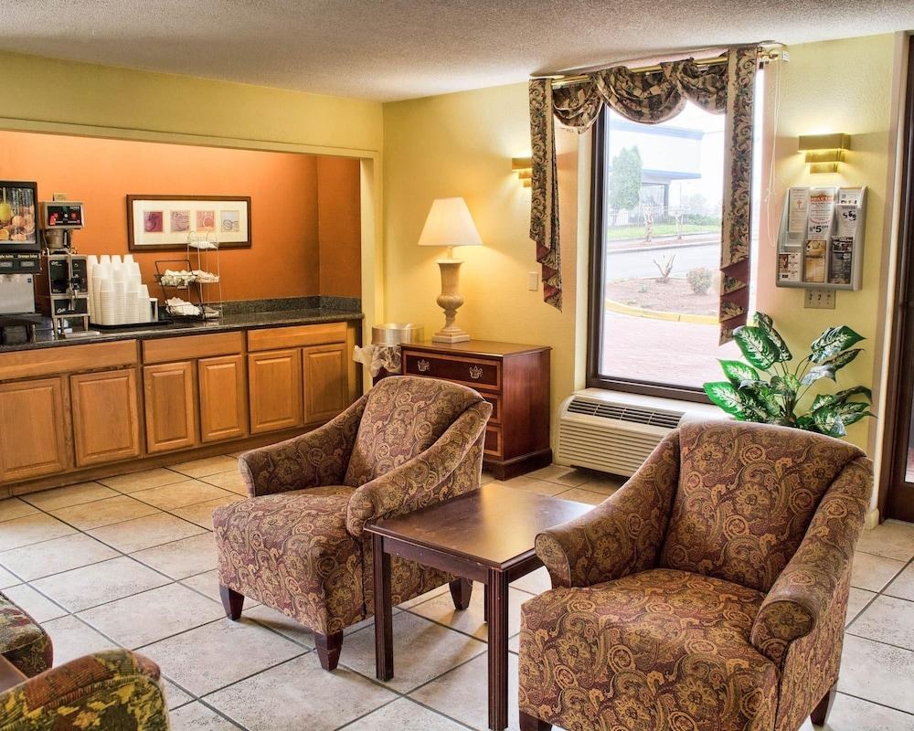 ECONO LODGE photo 2