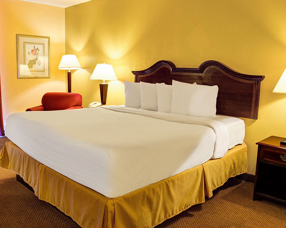 QUALITY INN NORTH photo 1