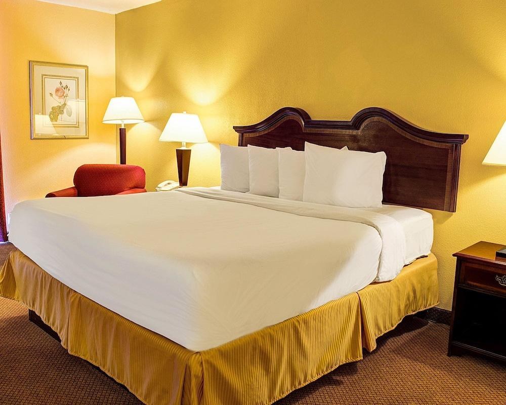 QUALITY INN NORTH photo 3