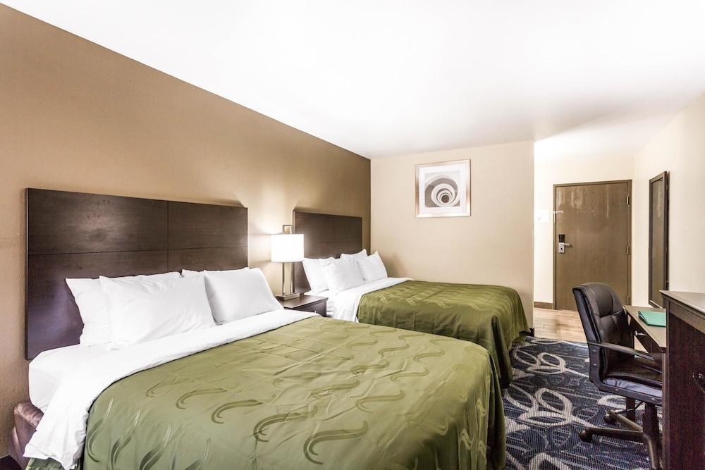 QUALITY INN DOWNTOWN photo 2