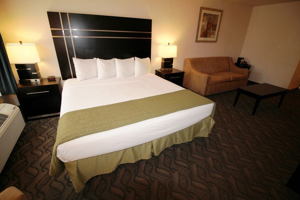 QUALITY INN & SUITES AIRPORT WEST photo 1