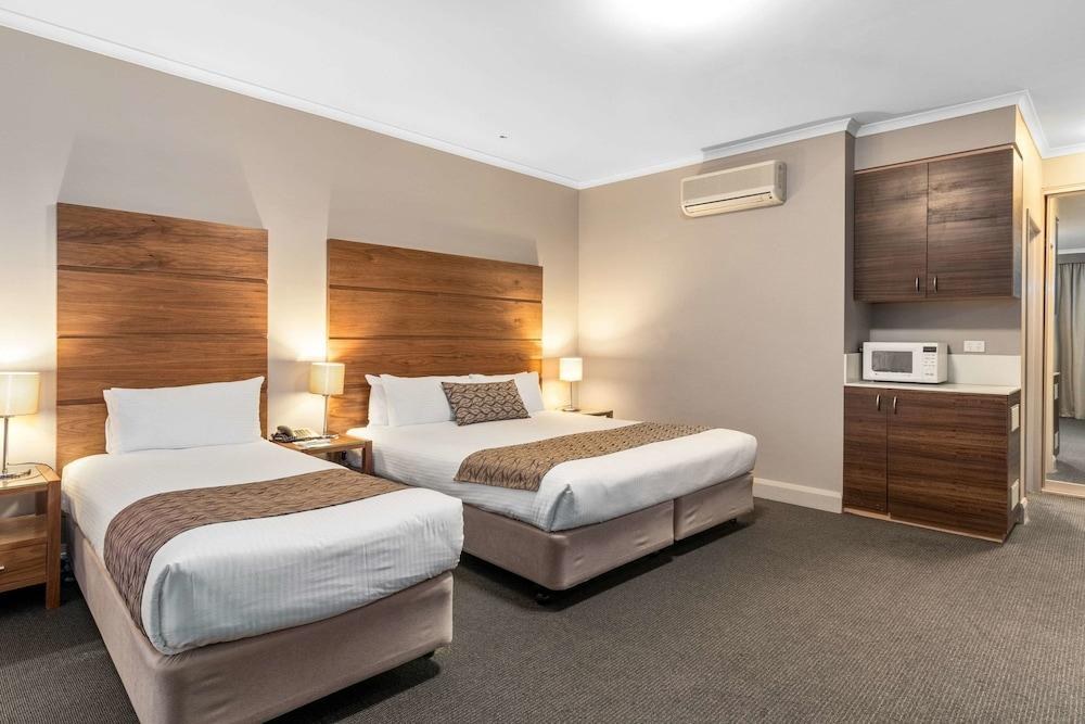 QUALITY HOTEL DICKSON photo 3