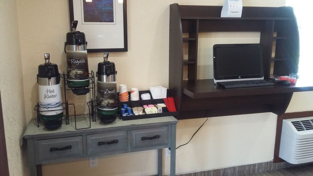 QUALITY INN I-5 NAVAL BASE