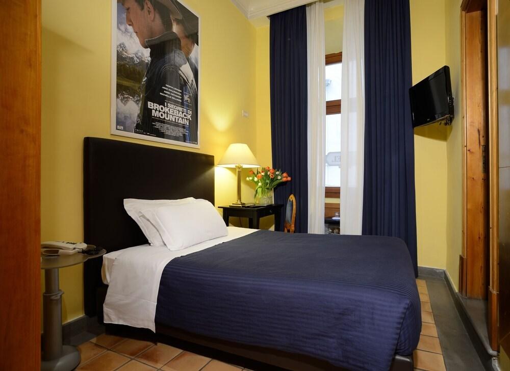 HOTEL CAIROLI photo 2