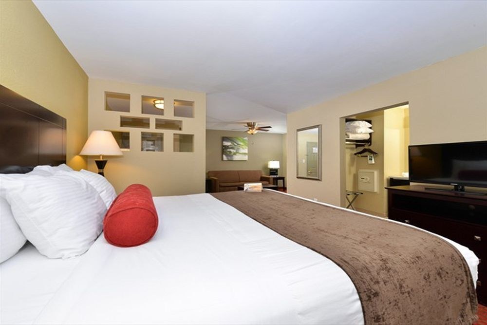 QUALITY SUITES NASHVILLE AIRPORT photo 1