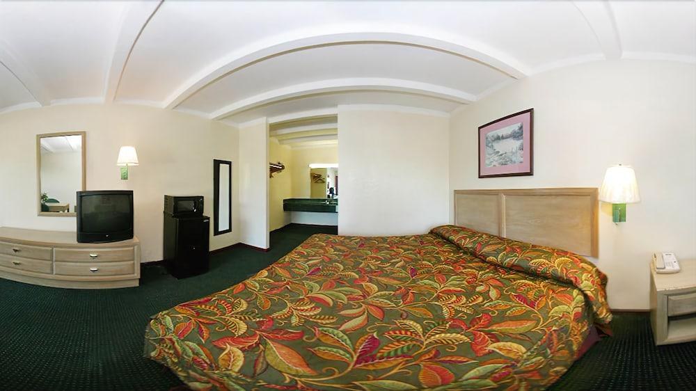 RODEWAY INN photo 4