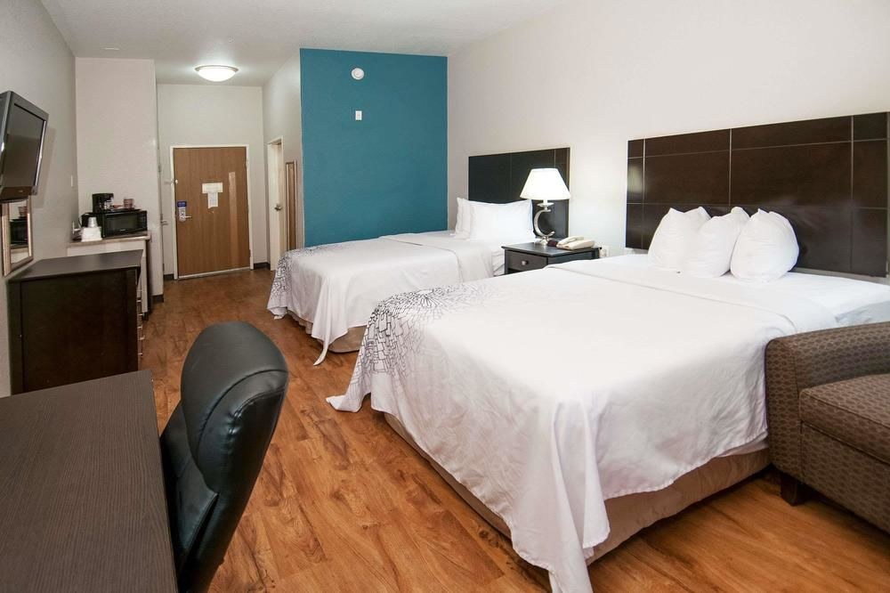 Days Inn & Suites by Wyndham San Antonio near Frost Bank Ctr