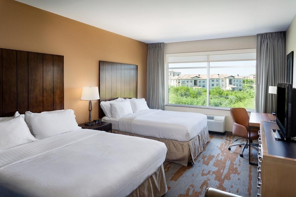 HOLIDAY INN SAN ANTONIO NORTHWEST - SEAWORLD photo 2