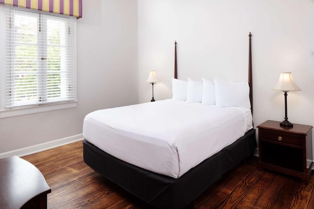 MAISON ST. CHARLES HOTEL AND SUITES photo 1