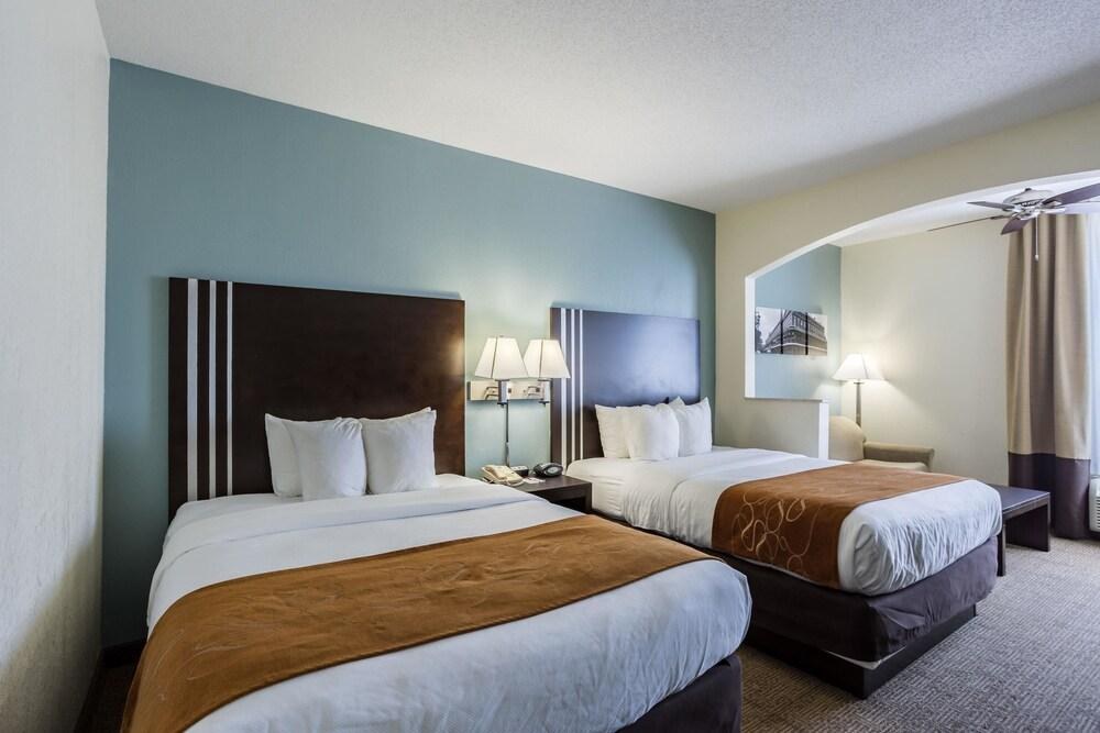 COMFORT SUITES photo 2