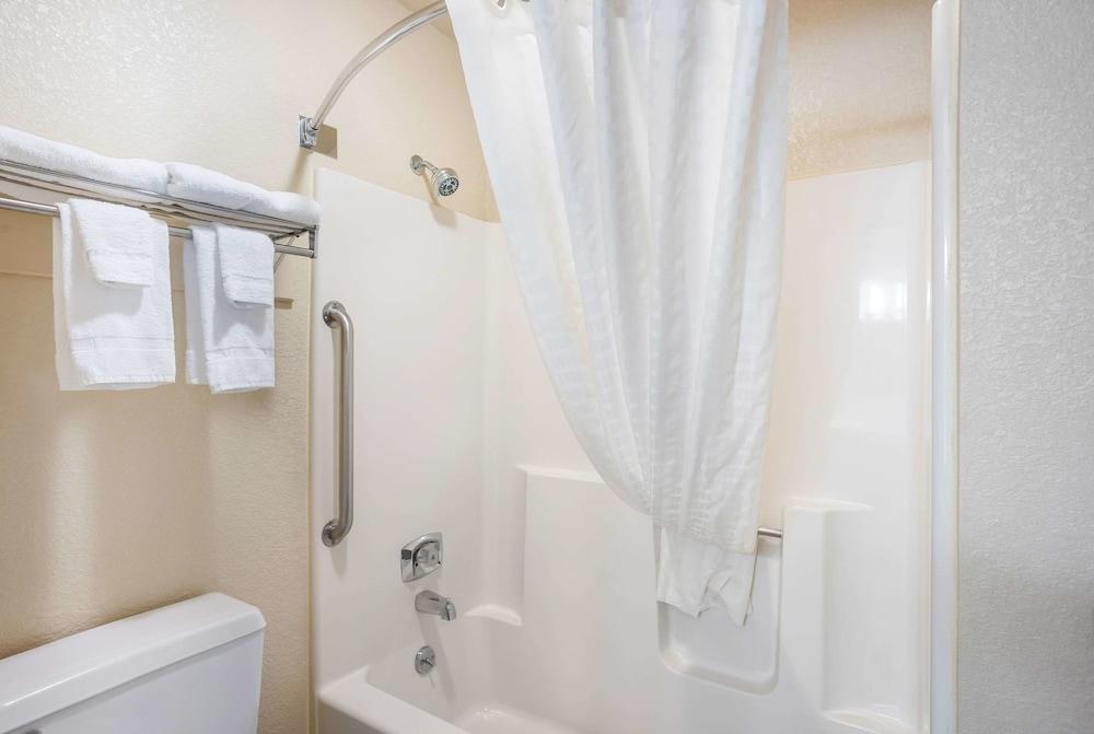 QUALITY INN SOUTH photo 3