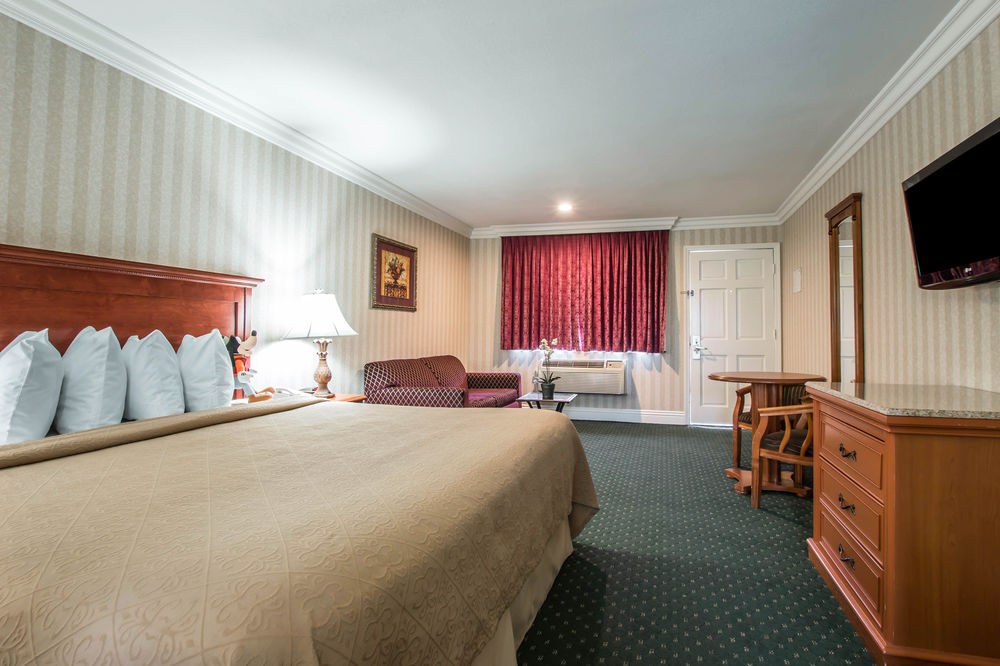 QUALITY INN & SUITES MAINGATE photo 1
