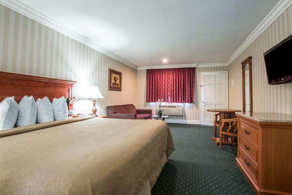 QUALITY INN & SUITES MAINGATE photo 2