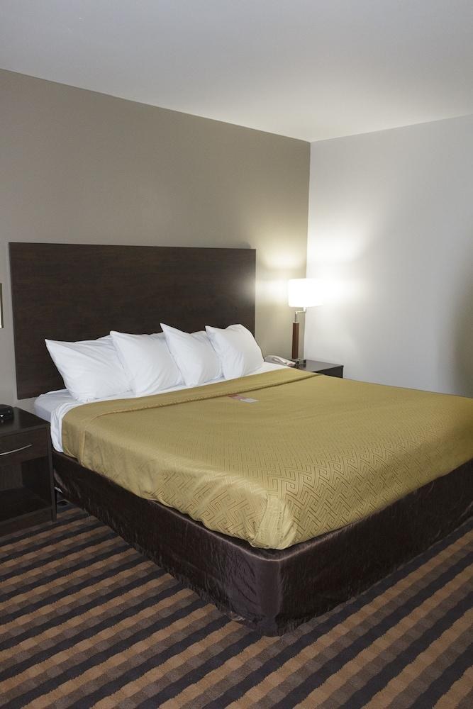 ECONO LODGE MILWAUKEE AIRPORT photo 2