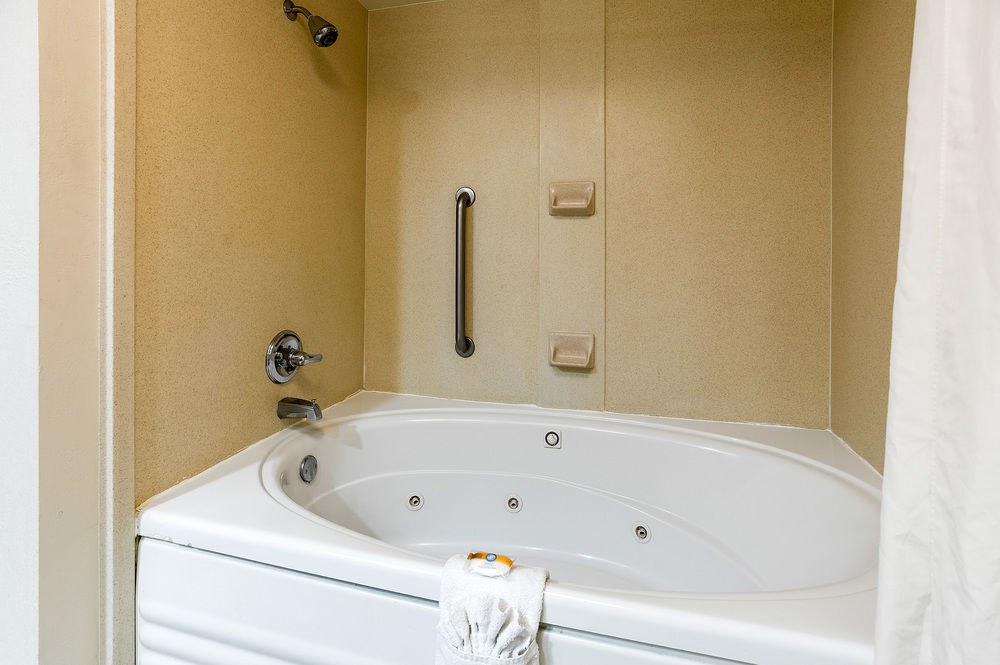 QUALITY INN & SUITES