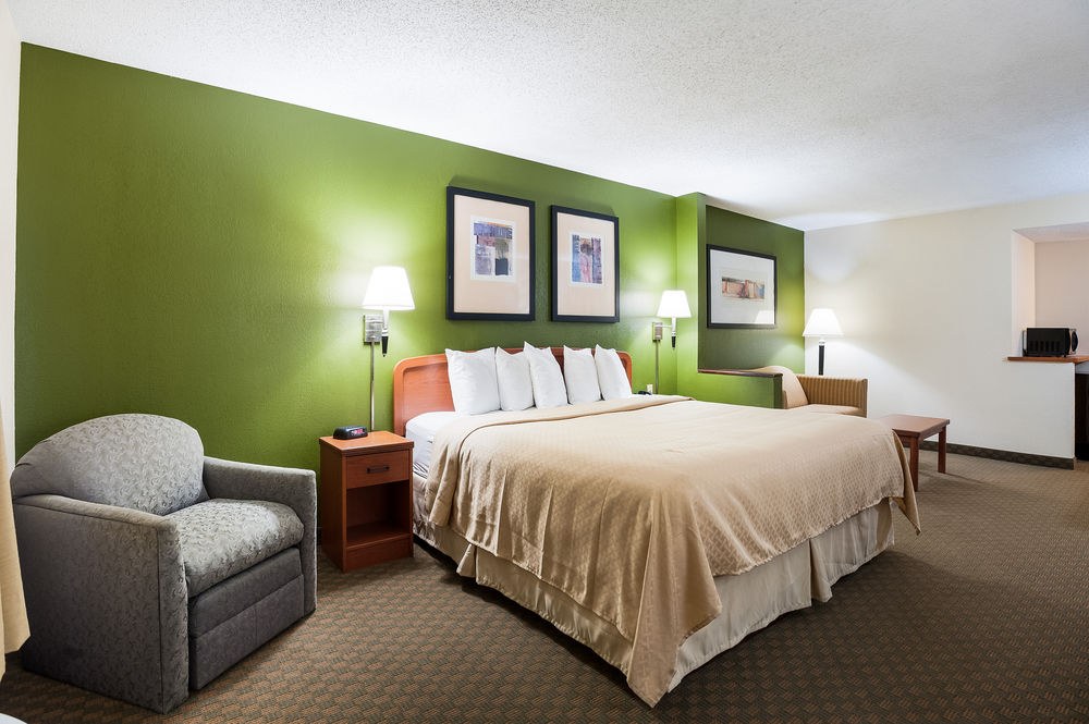 QUALITY INN & SUITES photo 1